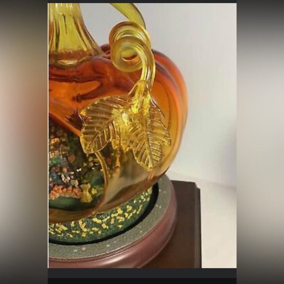 Thomas Kinkade Illuminated Glass Pumpkin "Reflections Of A Harvest Season". - Picture 4 of 10